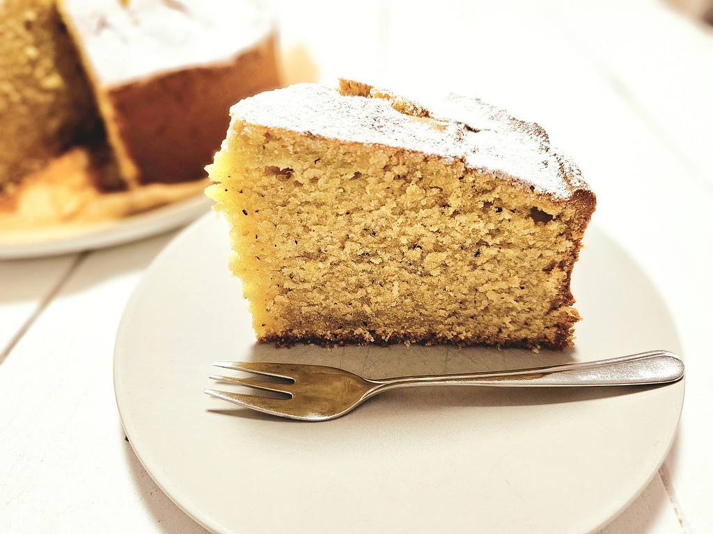 IMG 20230303 191853 1920 x 1440 pixel Eischwerkuchen mit Haselnuss und Puderzucker