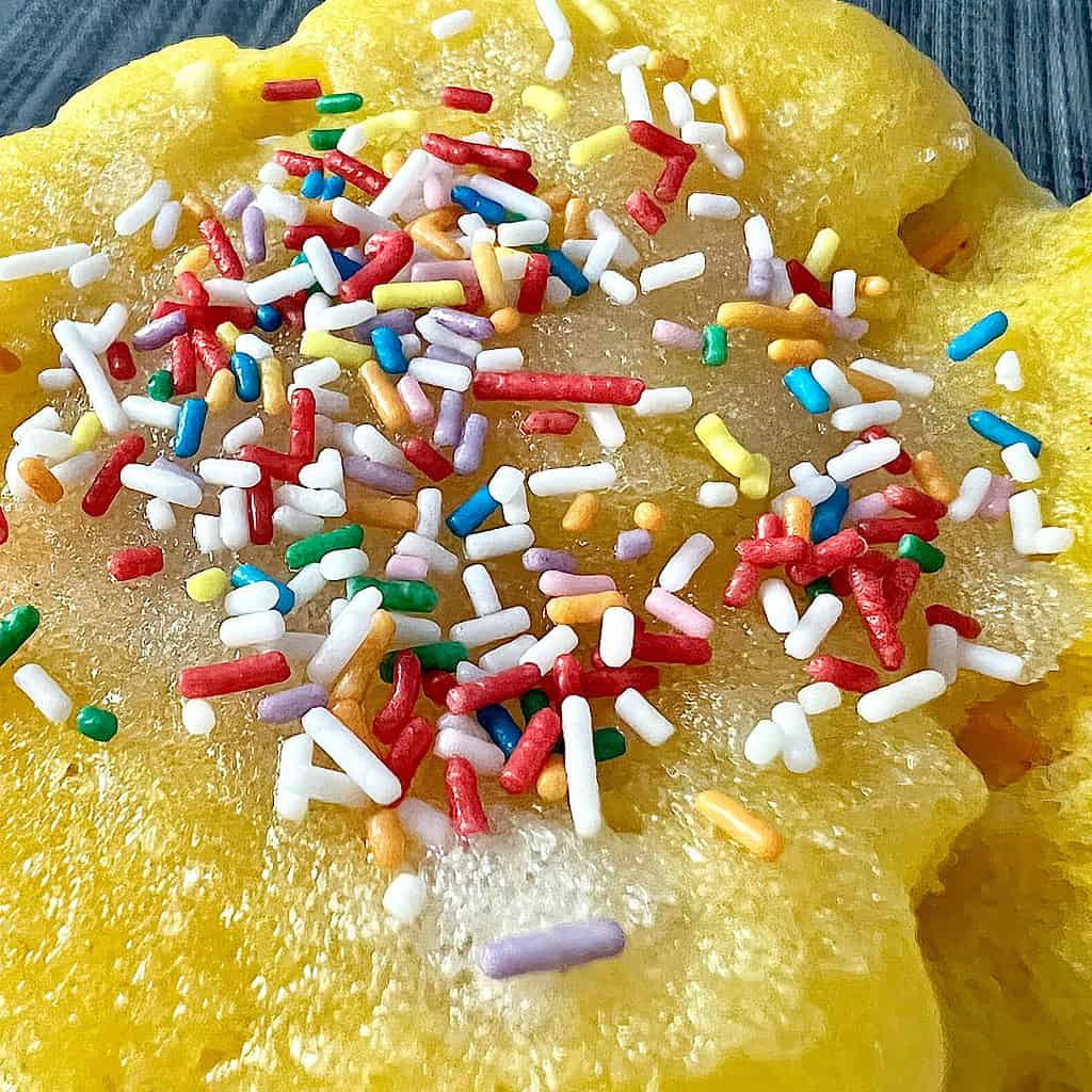 IMG 1129 bunte Streusel auf Tassenkuchen