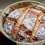 Rustikales Roggenvollkornbrot mit Leinsamen und Sonnenblumenkerne