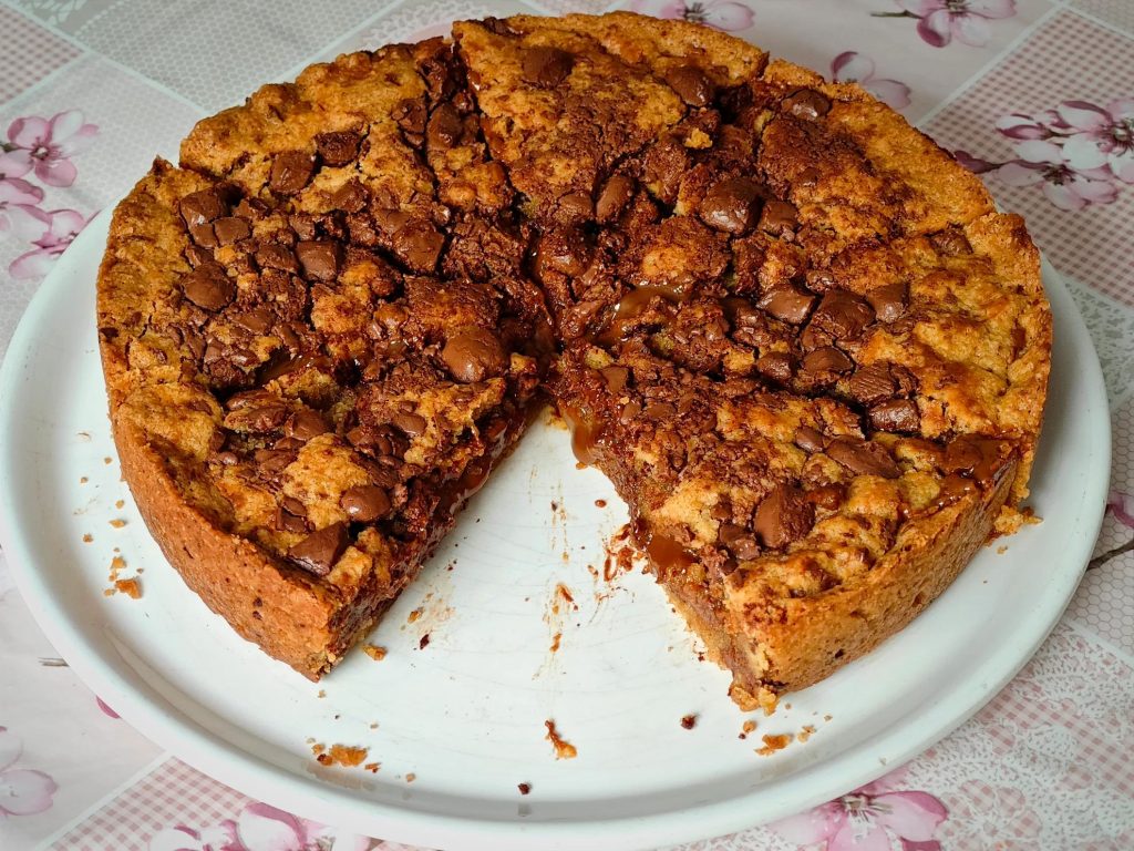 wp 17118114850513645911667026914899 Chocolate Chip Cookie Karamell Kuchen