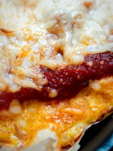wp 17219297623574128285461613656782 Low Carb Pizza mit Blumenkohl als Boden, belegt mit Thunfisch